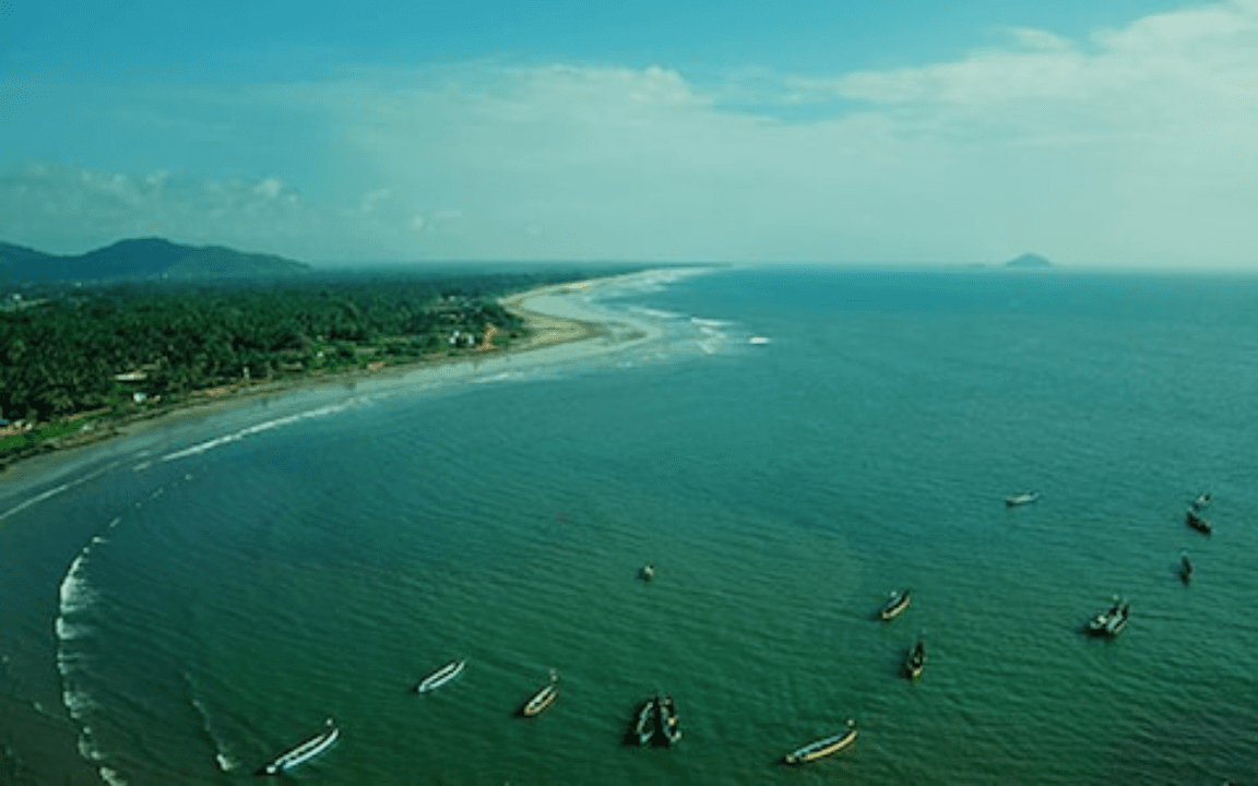 Murudeshwar Top Tourist Places: Where Divinity Meets the Ocean’s Majesty