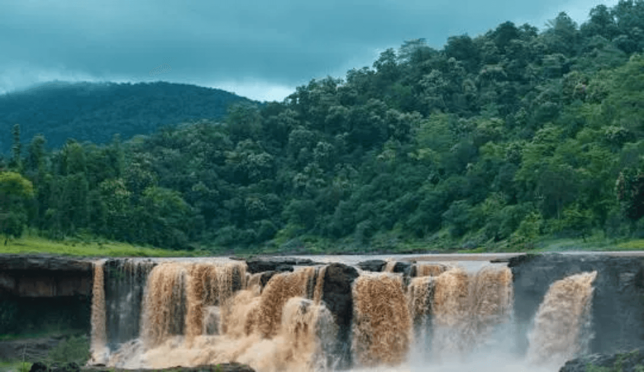 Saputara Tourist Places: Majestic Canvas Amidst Lush Hills